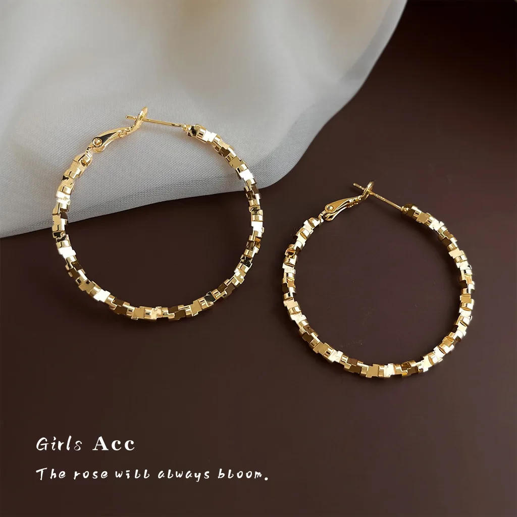 

Vintage Old Money Style Large Hoop Earrings Fashion Metallic Fragment Silver Personality Niche Advanced Texture Ear Jewelry