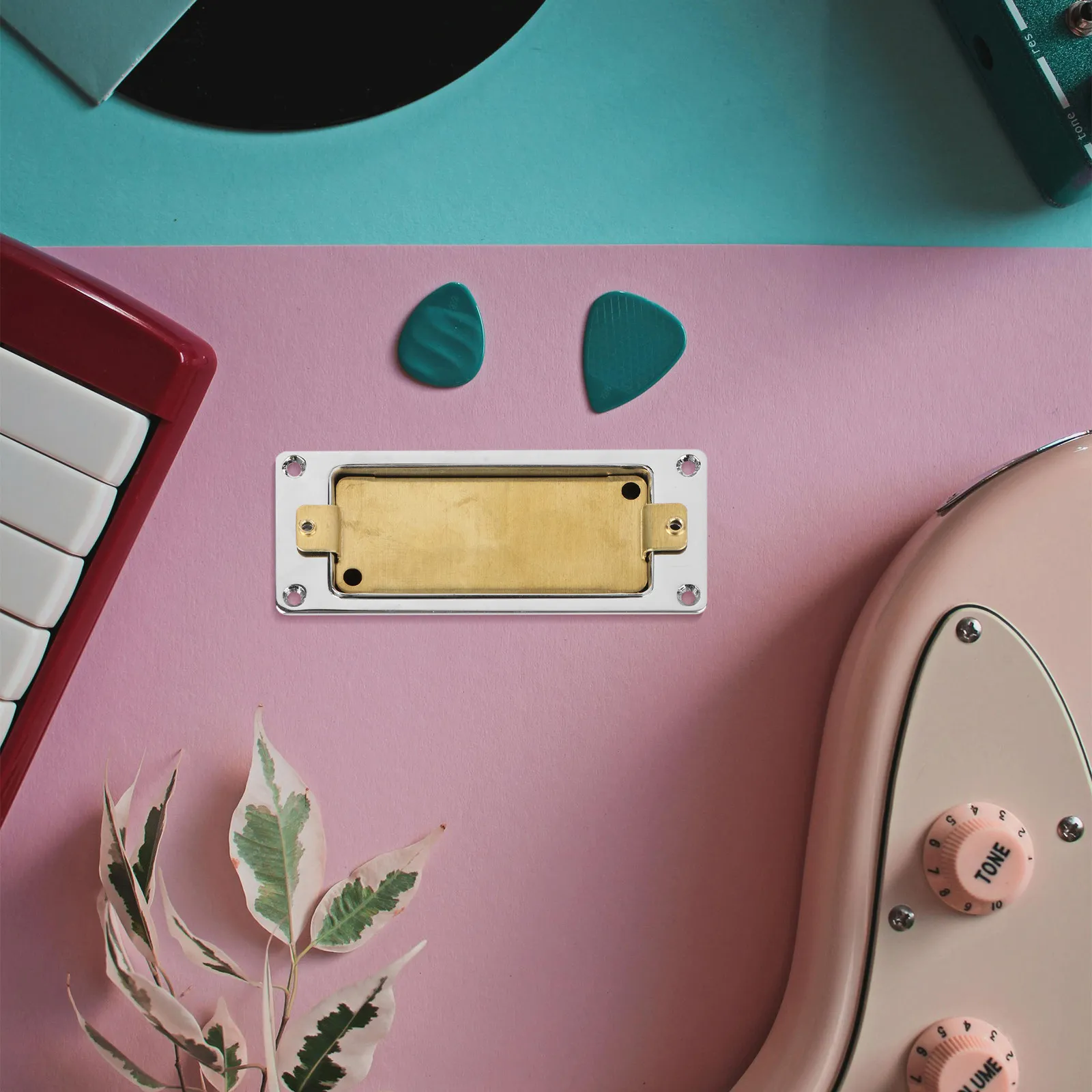 

Комплект из 2 мини-рамок для хамбакеров, основание из медно-никелевого сплава, крышка для электрогитары, кольцо для крепления на гриф и бридж, серебристое покрытие