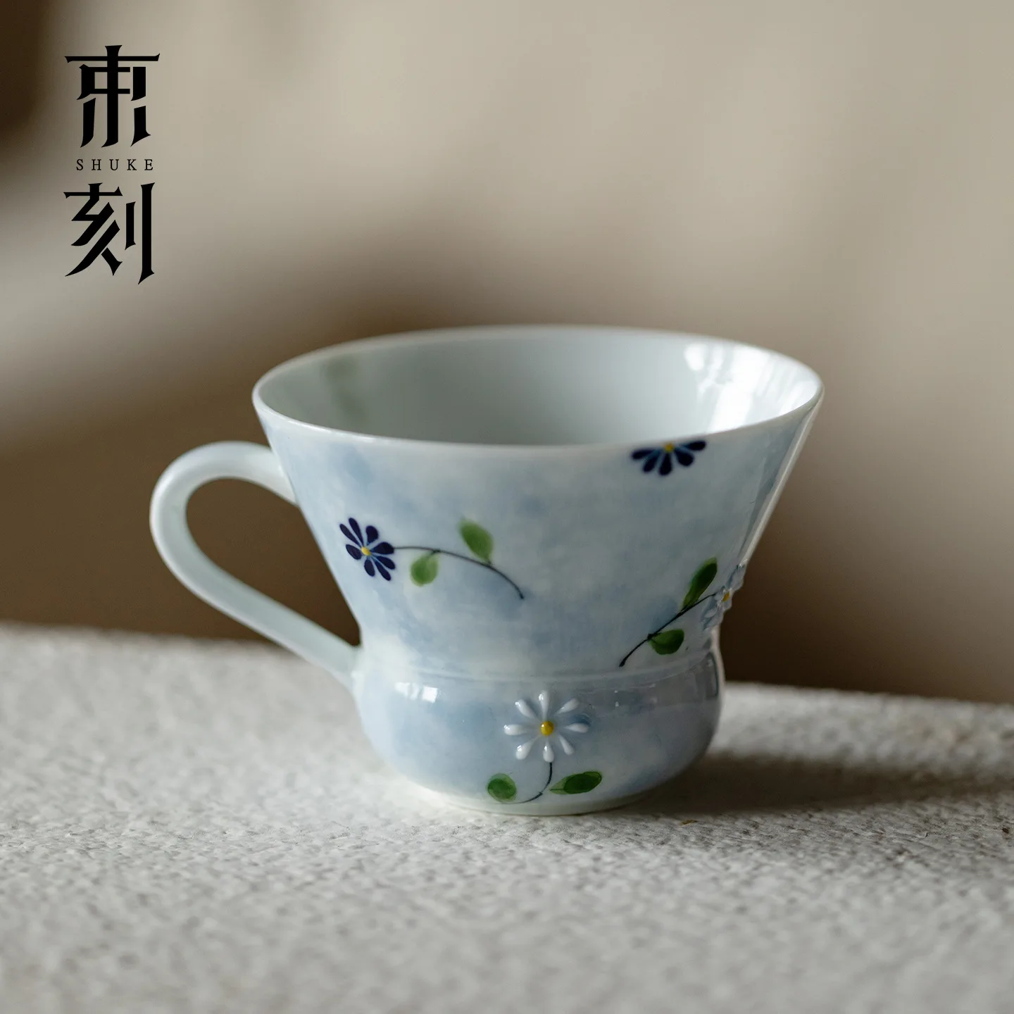 80ml Light Blue Embossed Daisy Porcelain Teacup Hand-painted Handle Master Cup Mini Chinese Kung Fu Tea Cup Drinking Mug