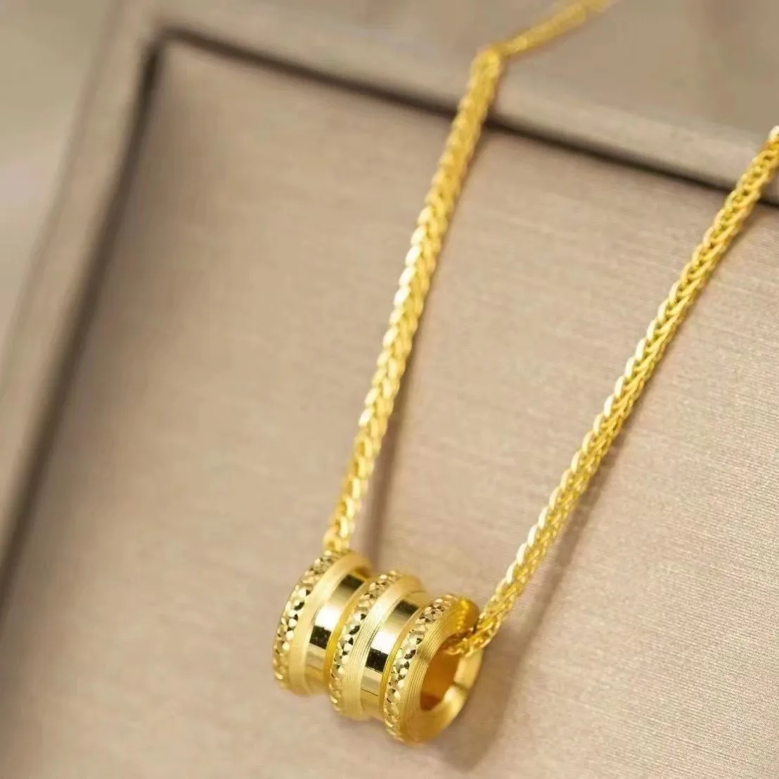Real 18K Gold Cylinder Pendant for Woman Luxury AU750 Pendant Necklace Fine Jewelry High-quality Banquet Gift