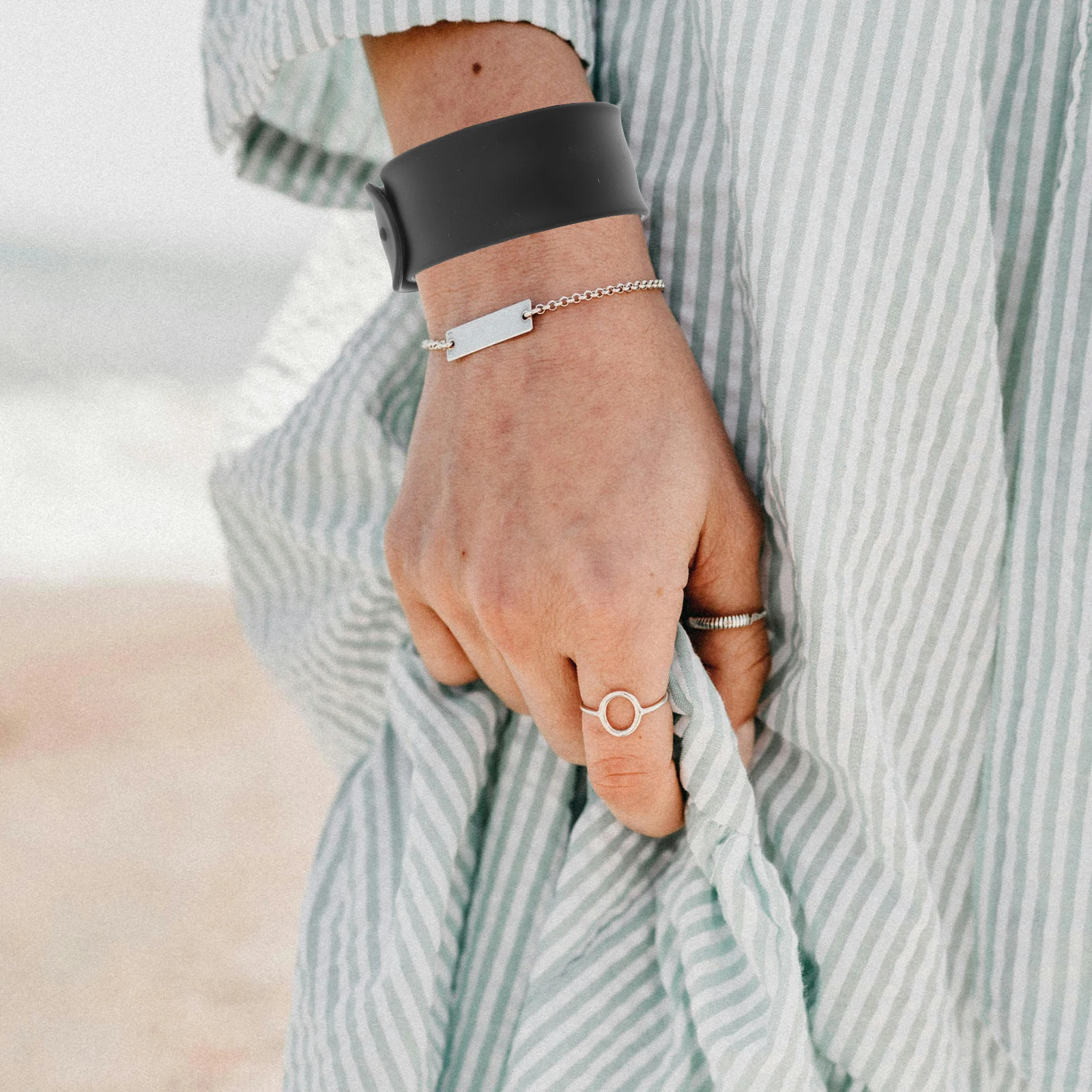 

18Pcs Silicone Reusable Cable Ties Slap Bands Wrapping Paper Roll Holder Decorative Wristbands Party Favors Birthday