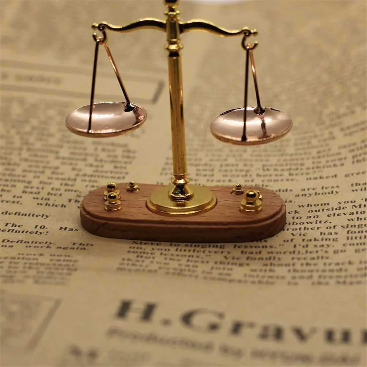 Новые винтажные весы, орнамент, миниатюрные аксессуары, металлические антикварные весы правосудия, модель, украшение для рабочего стола для дома и офиса