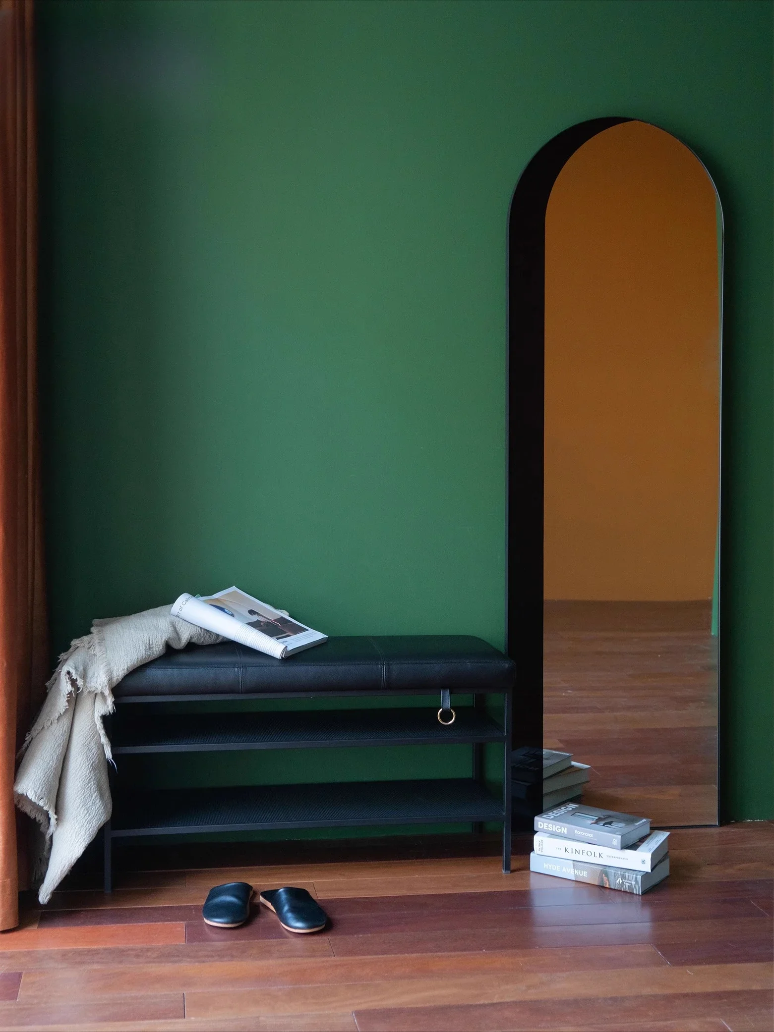 البساطة الحديثة، منزل فاخر خفيف، وسادة مقعد حقيبة ناعمة عند الباب، مقعد الأحذية، رف الأحذية بجانب السرير الشمالي #4