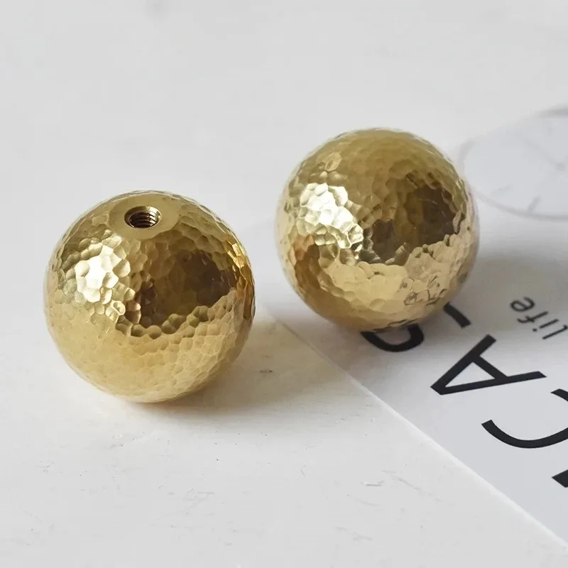 خزانة المطبخ درج خزانة باب الأثاث النحاس اليدوية المطرقة نمط القمر سطح لامعة الذهب الكرة على شكل مقبض #6