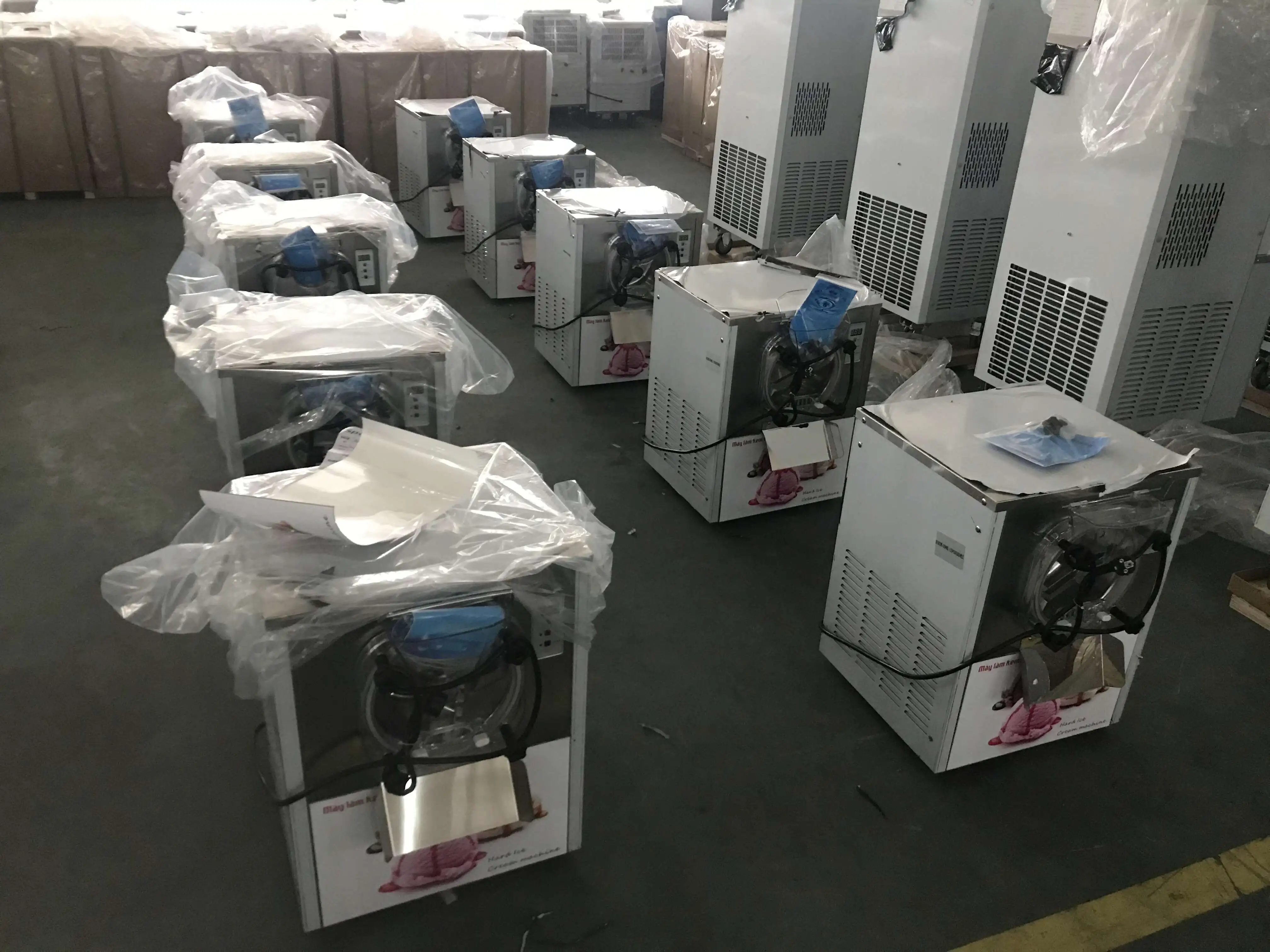 ماكينة صنع الآيس كريم التركية المقلي الصغيرة المحلية الصنع التجارية الناعمة