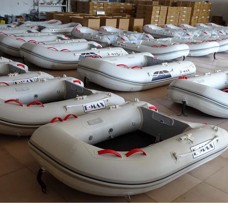 COMAX OEM/ODM Wholesale Inflatable Fishing Boat 2 Person Inflatable Boat With Pump Air Mat Floor Ship Sea River Airdeck