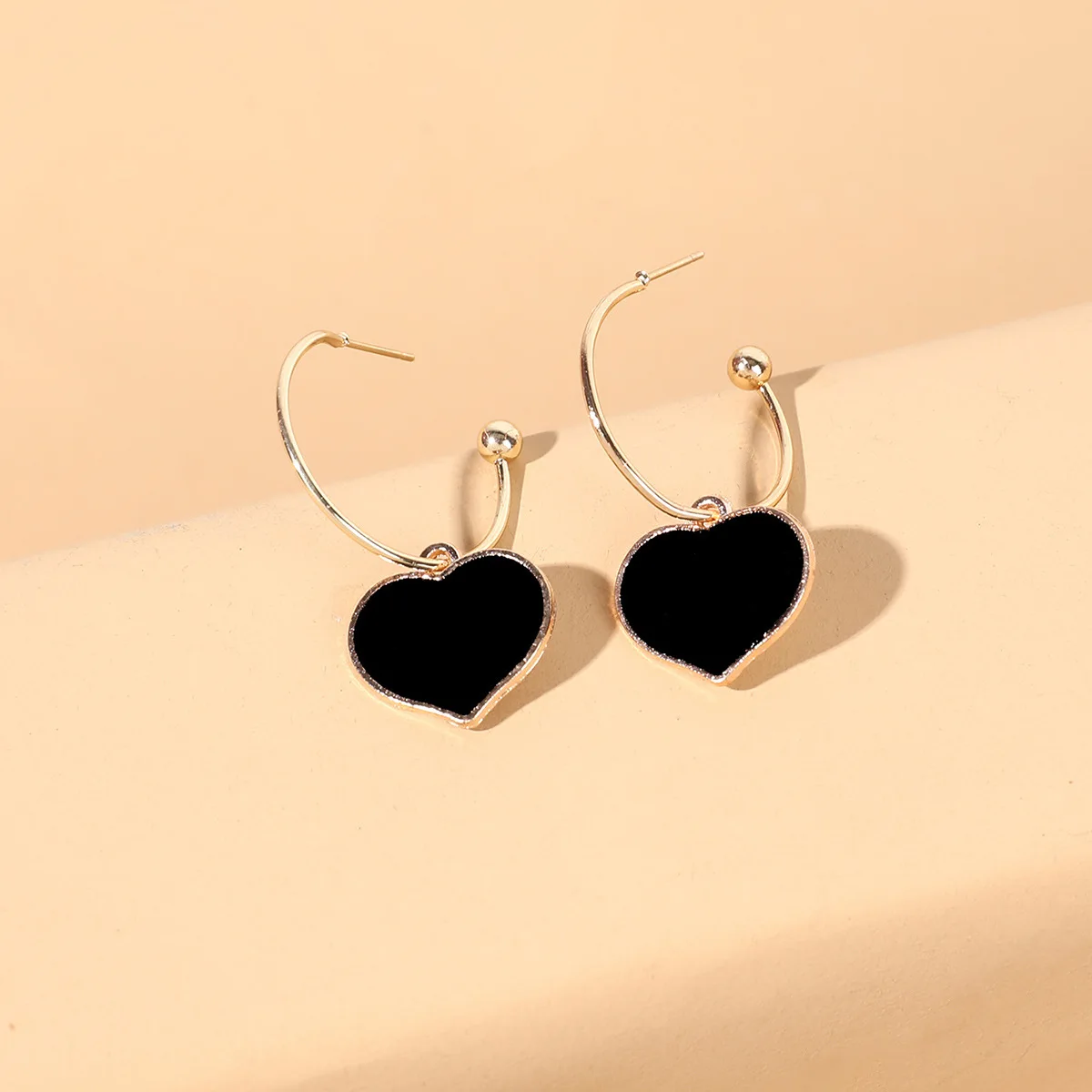 Trendy Black Heart Dangle Earrings for Women Golden Color Metal Open Round Circle Drop Earrings Party Retro Statement Jewelry