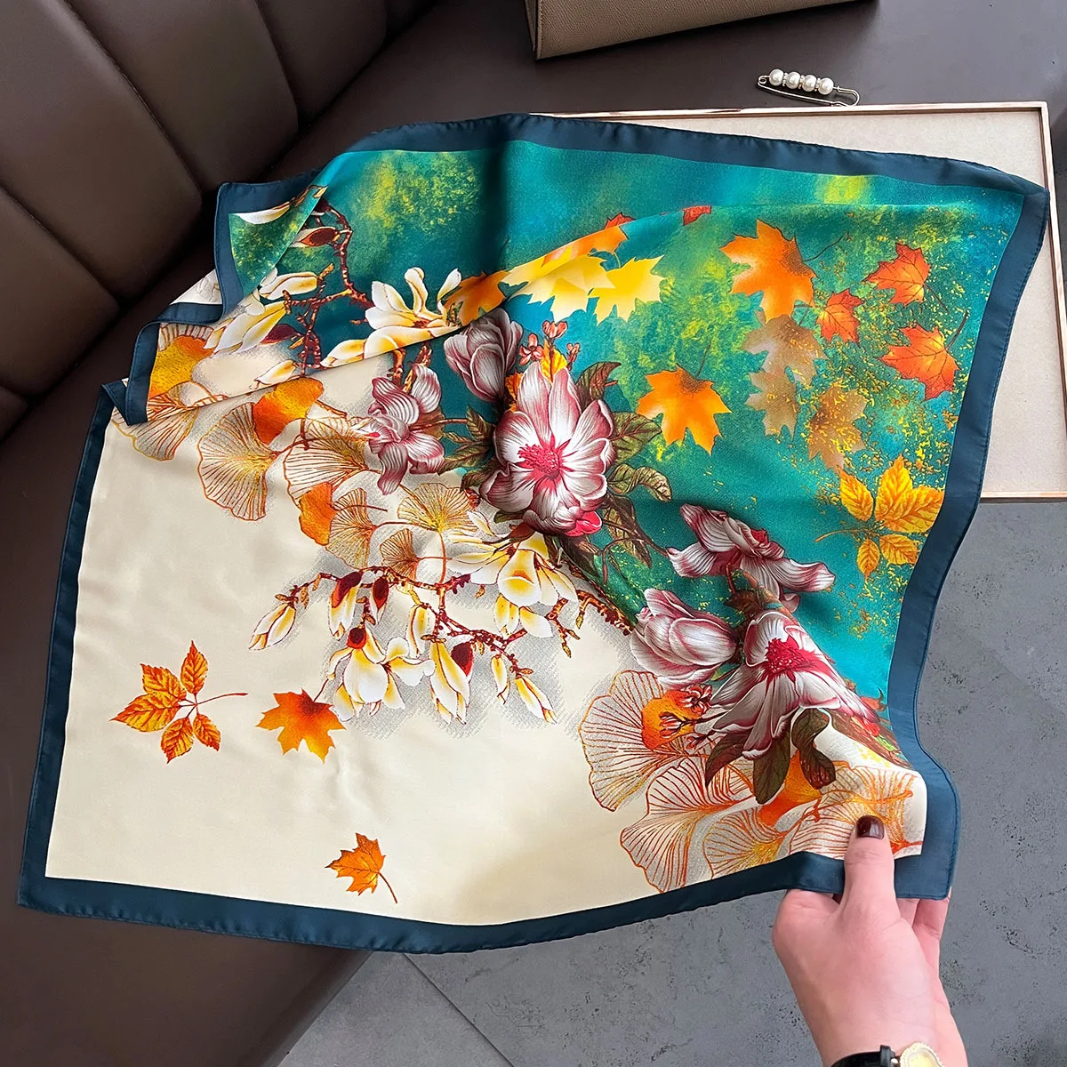 70*70 سنتيمتر الأزهار طباعة وشاح الرأس النساء الحرير ساحة وشاح الرأس Foulard باندانا الحجاب الإناث لينة منديل رابطة عنق شال صيفي