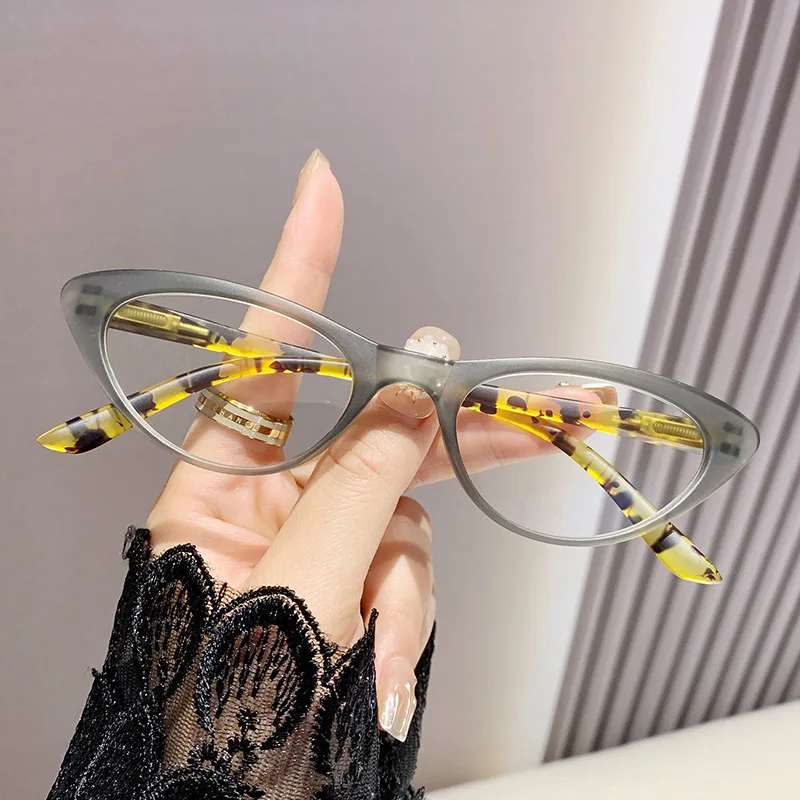 Europe and the United States fashion trend women\'s eyeglasses frame personality cat eye lightweight anti-blue glasses