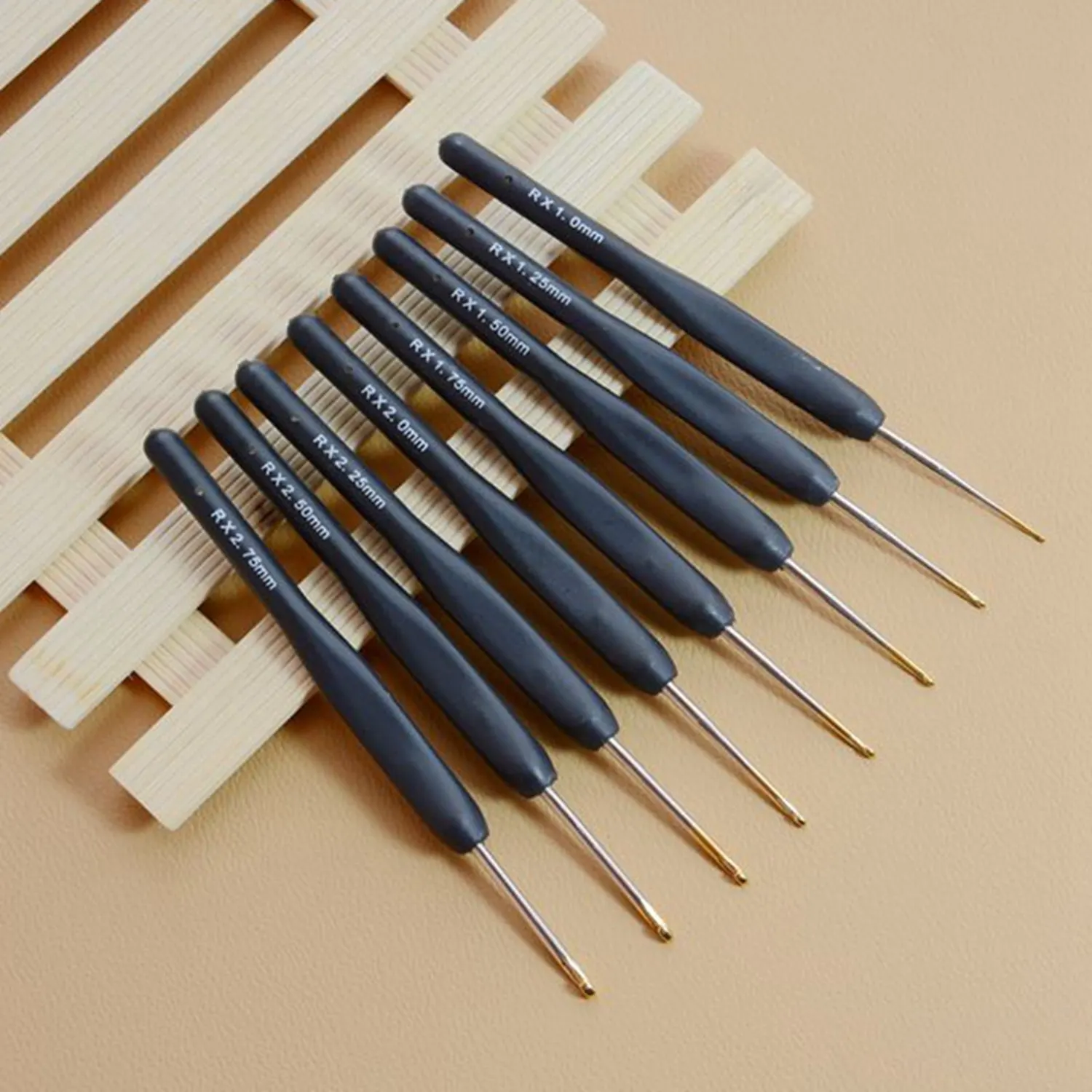 

KIKI 8Pcs Black Knitting Needles Plastic Handle Crochet Hooks & 8Pcs Plastic Handle Sewing Kit Weave Crochet Hooks Kit