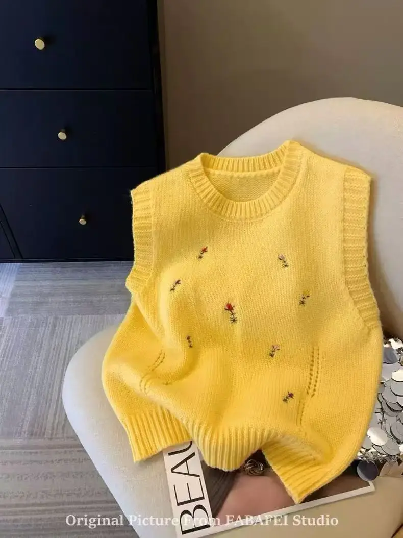 

flower embroidered Autumn knitted vest Women College Korean fashioest Fashion O Neck Sleeveless Coat Windproof Knit Tops