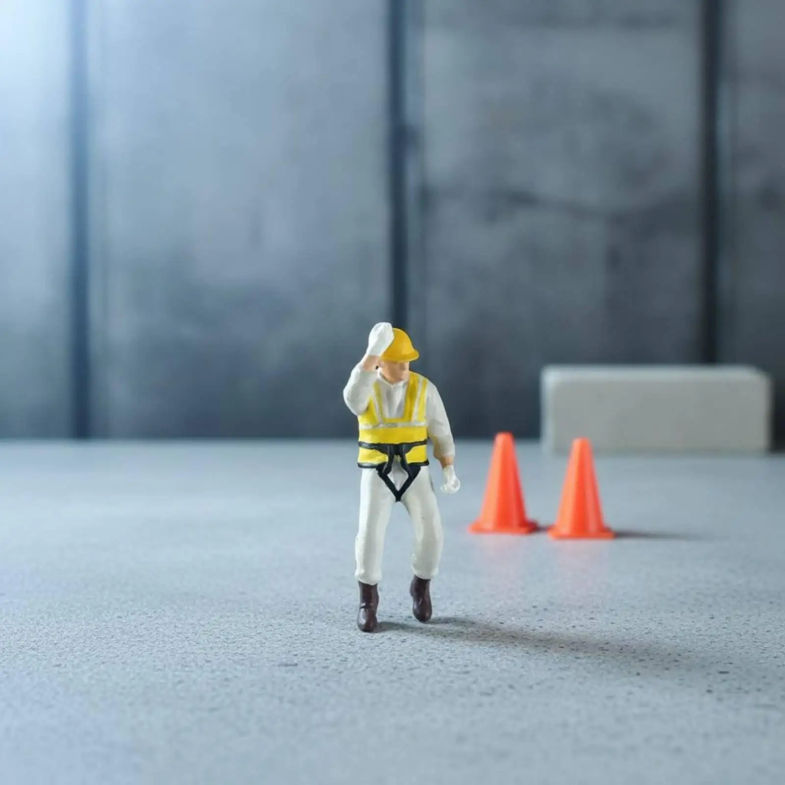 Construction Figurine Resin Miniatures Worker Model Collectible Decoration for Miniature House Display