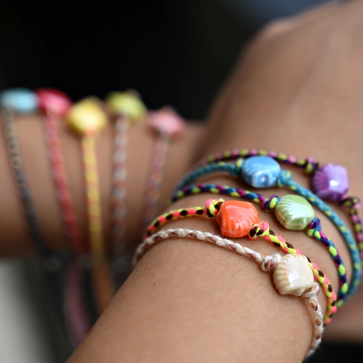 10 قطعة سوار شل السيراميك للنساء الصداقة البوهيمي تكويم الملونة حبل المعصم سحر سوار الإكسسوارات