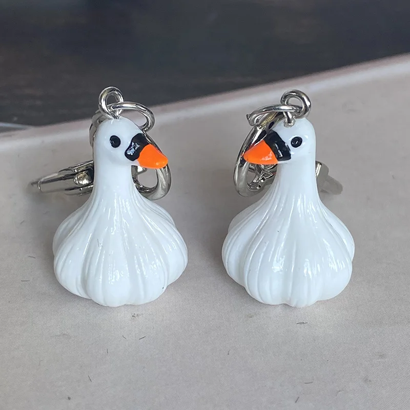 Cartoon Funny 3D Garlic Goose Keychain Key Ring For Women Men Creative Cute Duck Food Pendant Bag Airpods Box Car Holder Jewelry