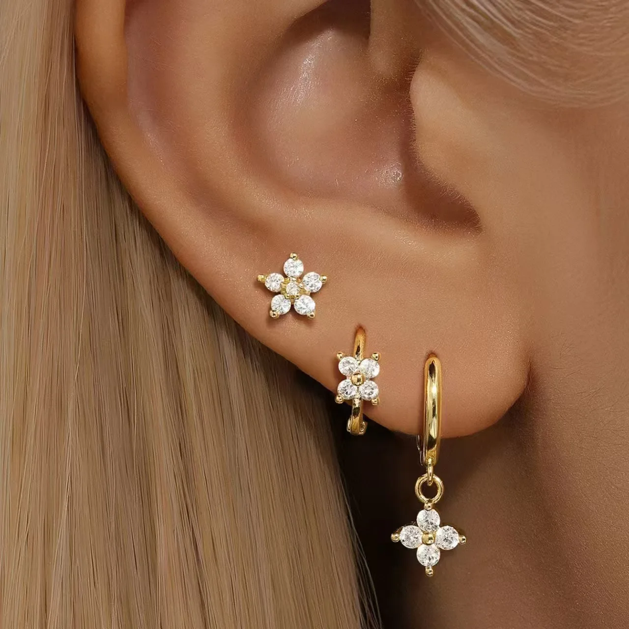 3PCS Crystal Heart Tragus Hoop Earring for Women Shiny Cartilage Huggie Earring Helix Jewelry Lobe Piercing Earing Dating Gifts