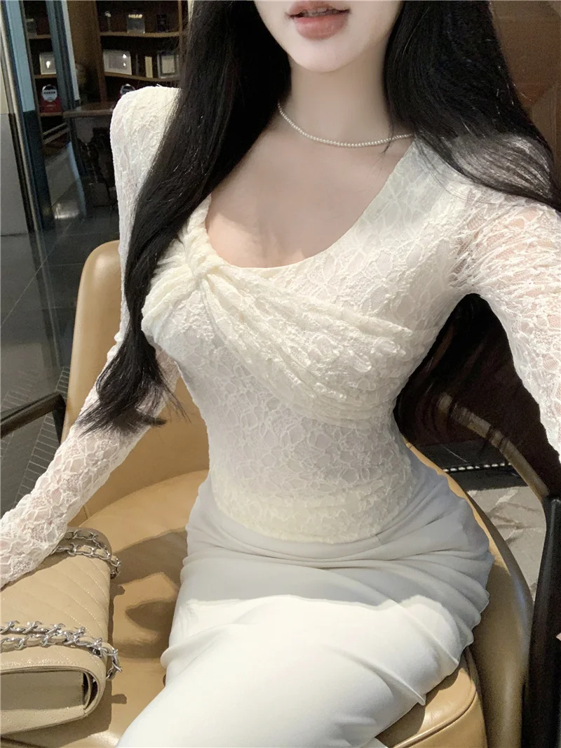 2025 Autunno Inverno Donna Top in pizzo Pullover corto design Camicetta Camicia a maniche lunghe con fondo