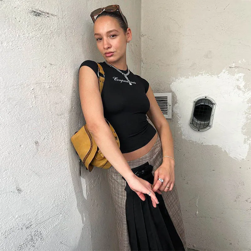 Crop Tops mit Buchstabenaufdruck für Damen, schwarze T-Shirts, kurze Ärmel, grafisches T-Shirt, Y2k-Streetwear