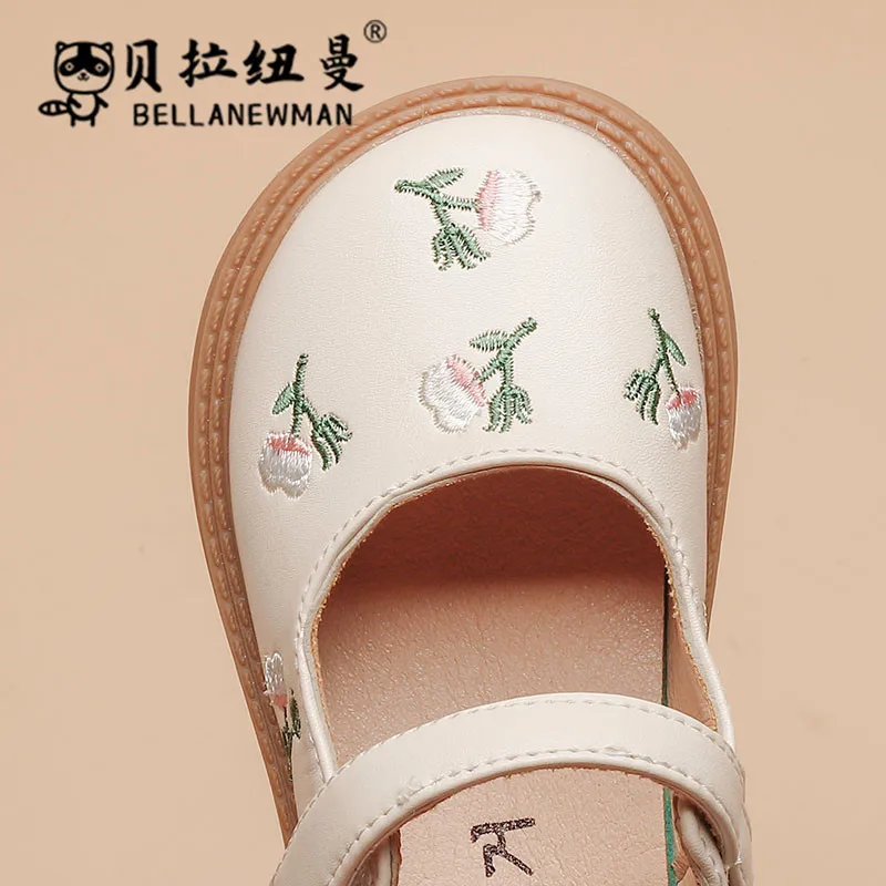 Girls Princess small shoes 2024 spring and autumn flower style kids dance shoes embroidered non-slip soft soled children's shoes