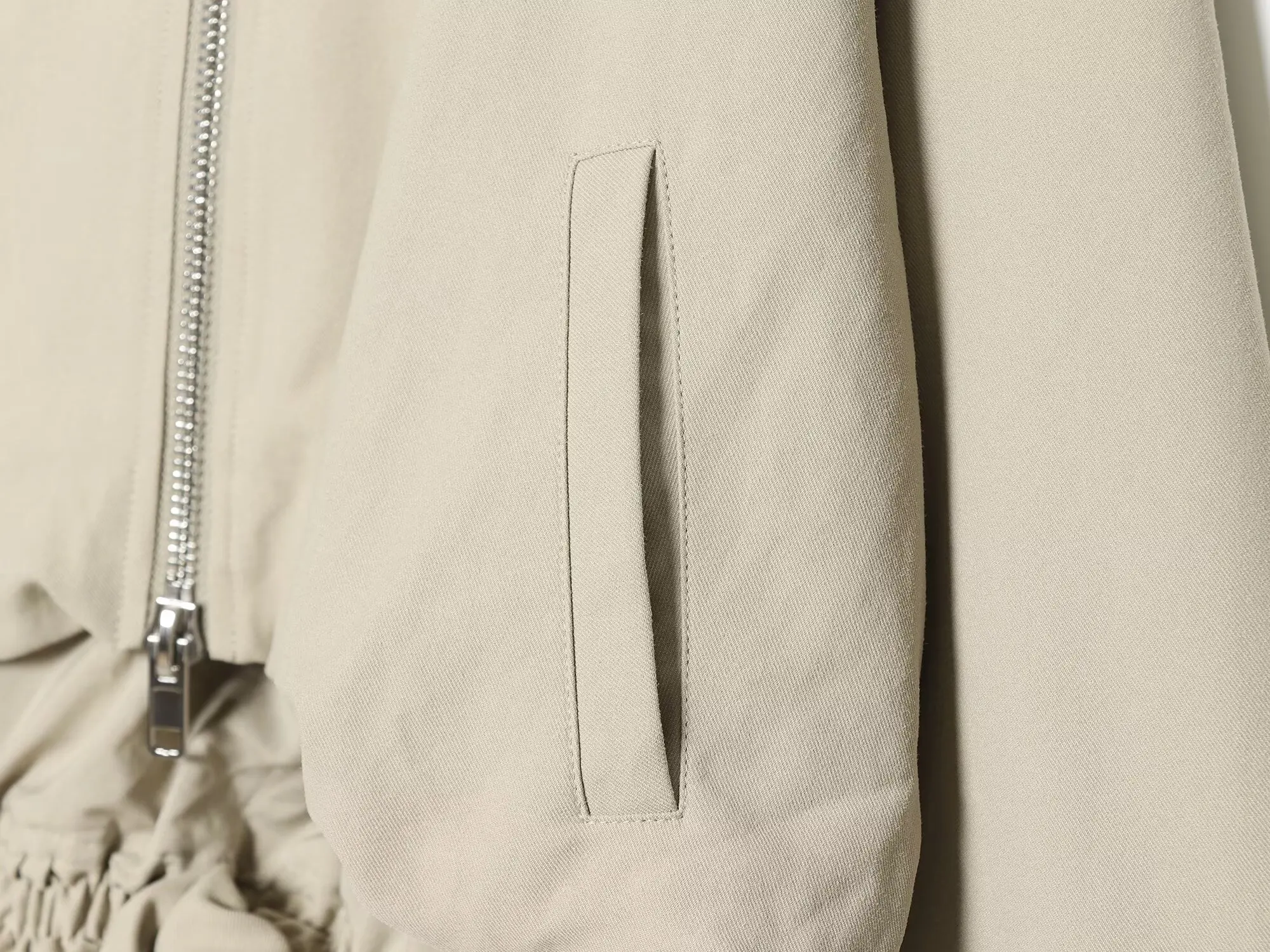 BSAY Neue minimalistische beige Kapuzenjacke für Damen, lockere, kurz geschnittene Oberbekleidung mit durchgehendem Reißverschluss, langärmliger Windbreaker im lässigen Workwear-Stil – Detail 6