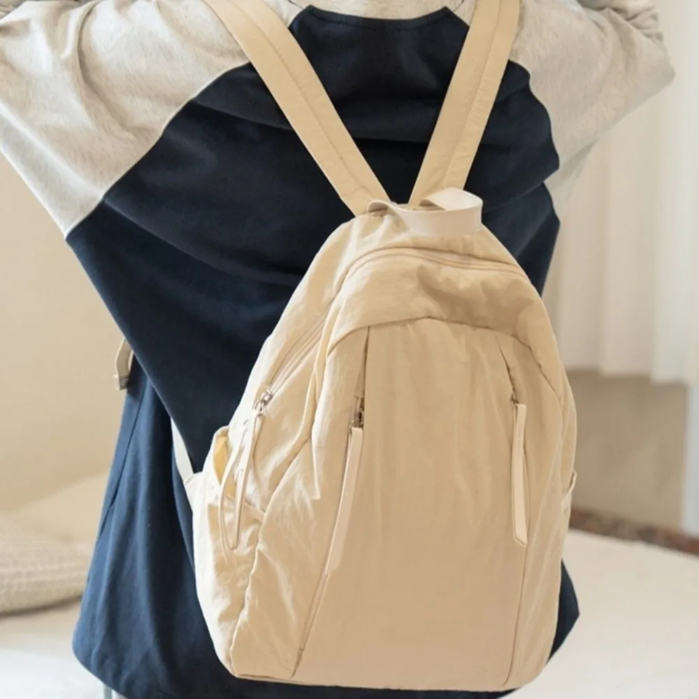 Zaino da viaggio semplice in tinta unita Zaino leggero multitasche in nylon Zaino da studente di grande capacità in stile coreano da uomo