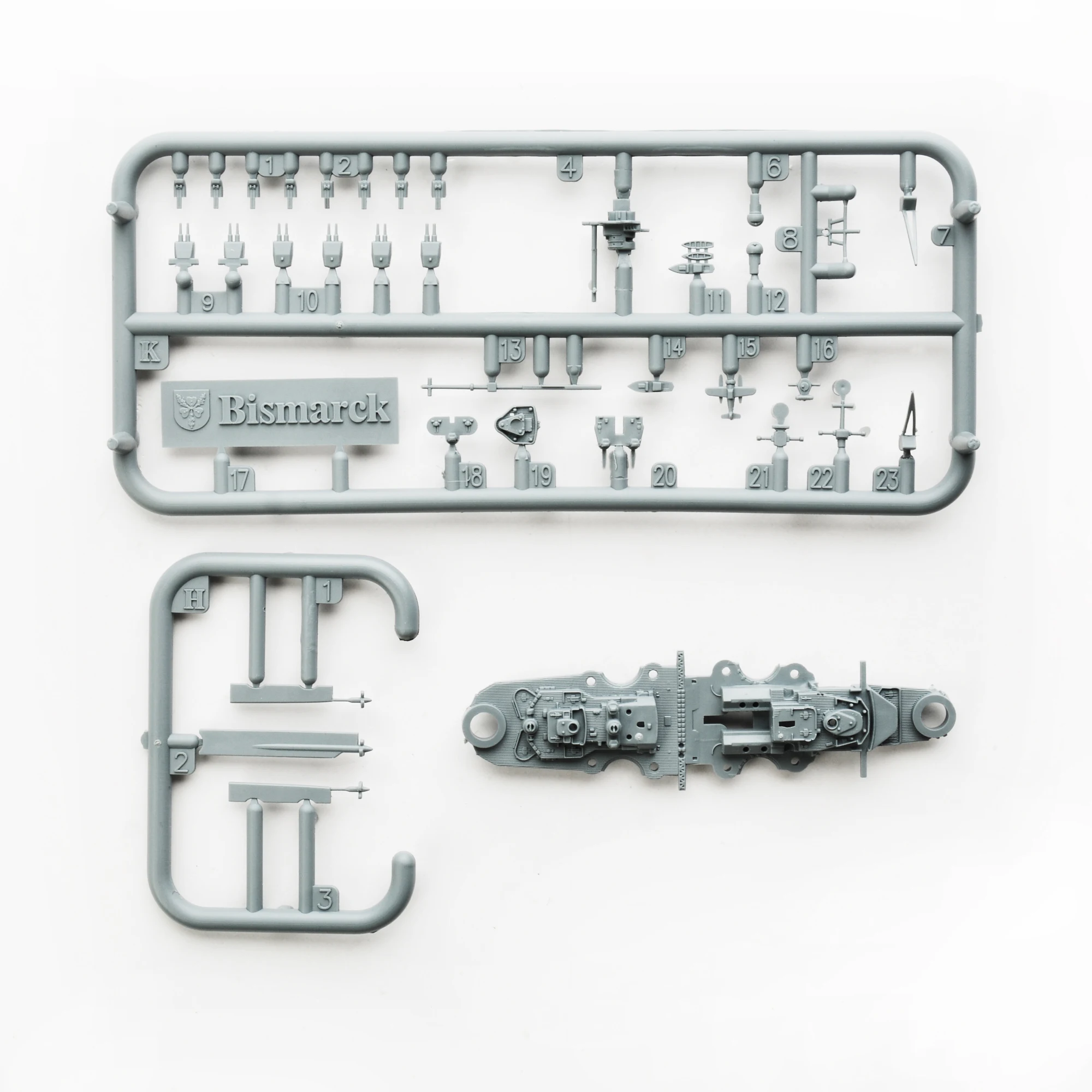 Flyhawk FH9001 1/2000 WWII German Battleship BISMARCK Plastic Model Kit