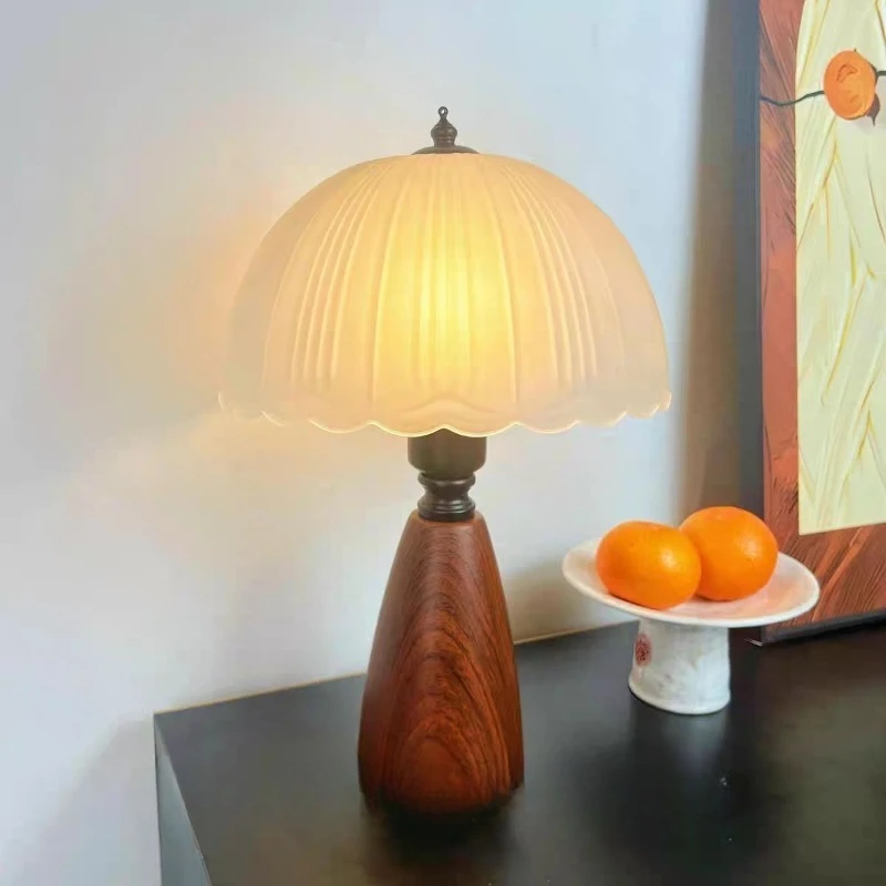 2026 New Vintage Petal Mushroom Table Lamp, American Retro Bedside Night Light, Warm Decor Lamp for Living Room & Study Room
