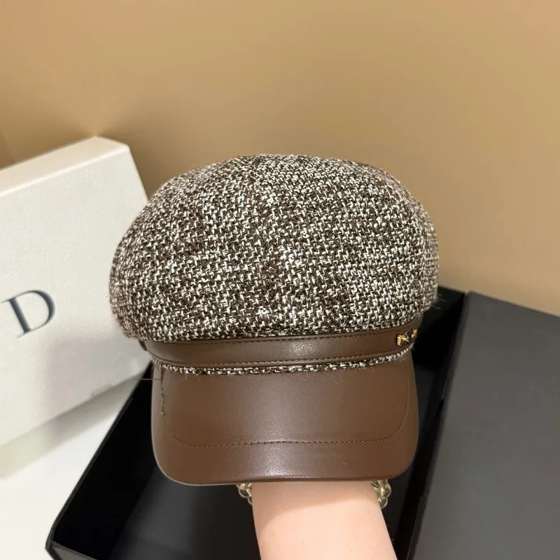 ​ ​ جديد وصول ضوء الفاخرة الترتر قبعة البيريه النسخة الكورية houndstooth جلدية حافة مكافحة الشيخوخة الرسام البحرية قبعة للنساء ​ ​