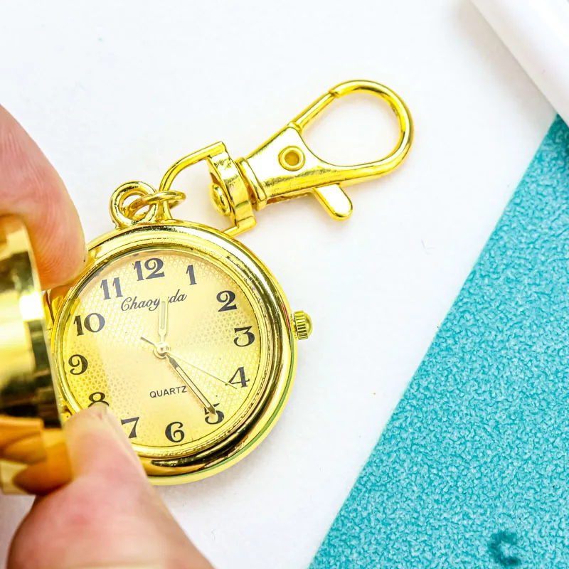 Милые вращающиеся часы Lucky Four-Leaf Clover для девочек с цепочкой, детские кварцевые карманные часы для учащихся начальной школы, школьный брелок
