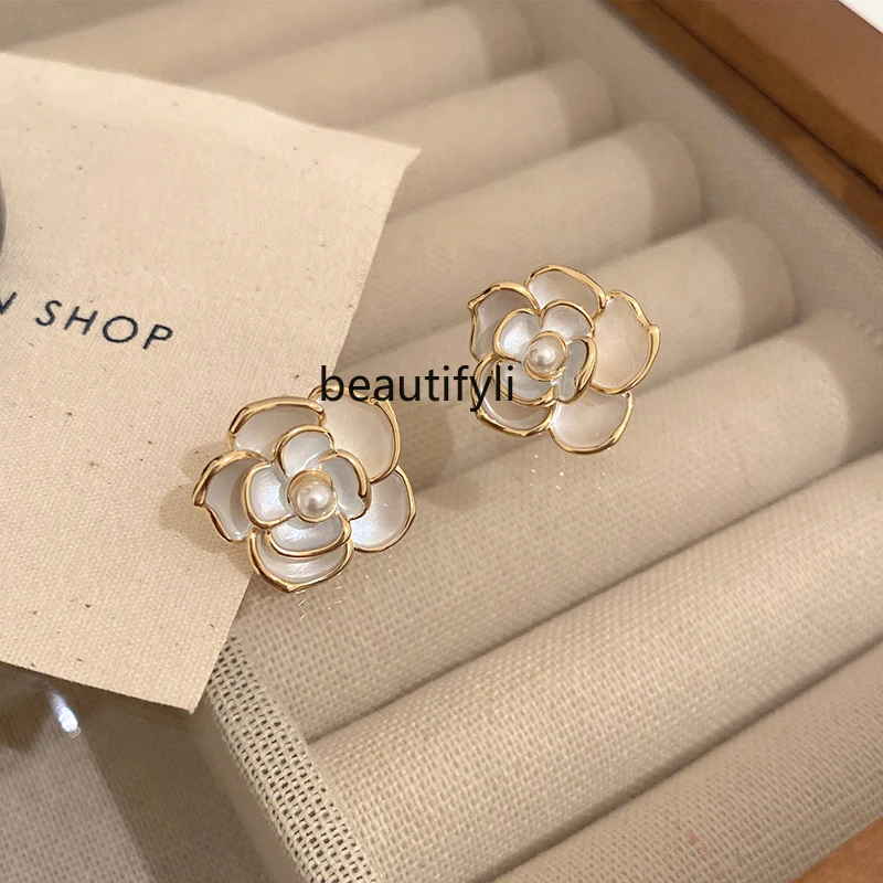 

Niche design sense advanced 925 silver needle celebrity camellia stud earrings new temperament personalized versatile earrings