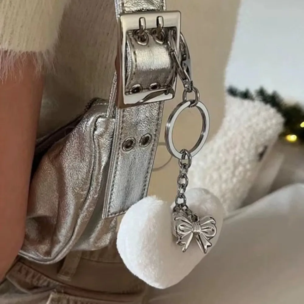 Novo prata bowknot chaveiro inchado coração de pelúcia delicado peludo coração charme preto branco estilo y2k carro chaveiro saco decoração