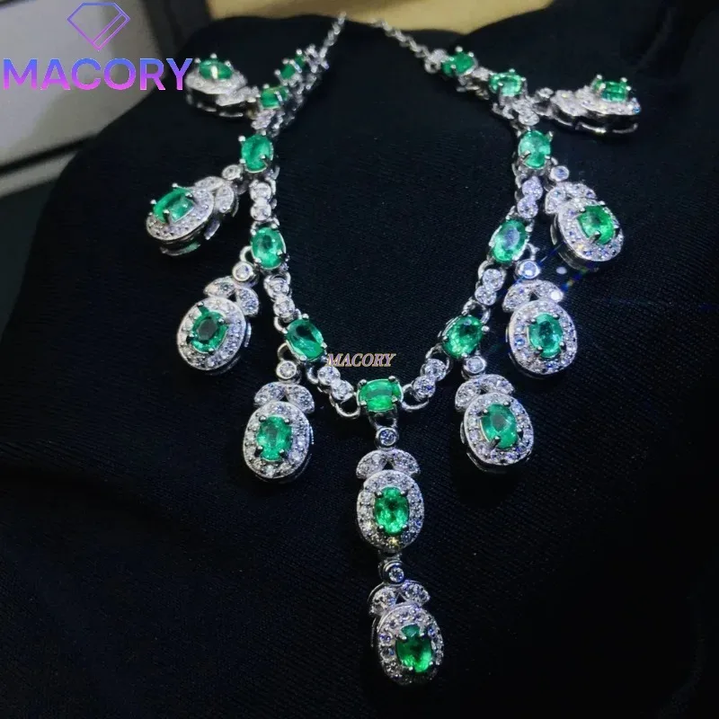 

Natural emerald S925 pure silver wing pendant necklace suitable for women, fashionable and exquisite, charming wedding jewelry.
