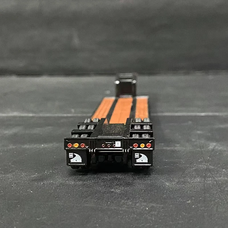 Diecast 1:87 Scale Peterbilt Model 389 Alloy Container Truck Head Model Finished Product Simulation Toy Collection Ornament