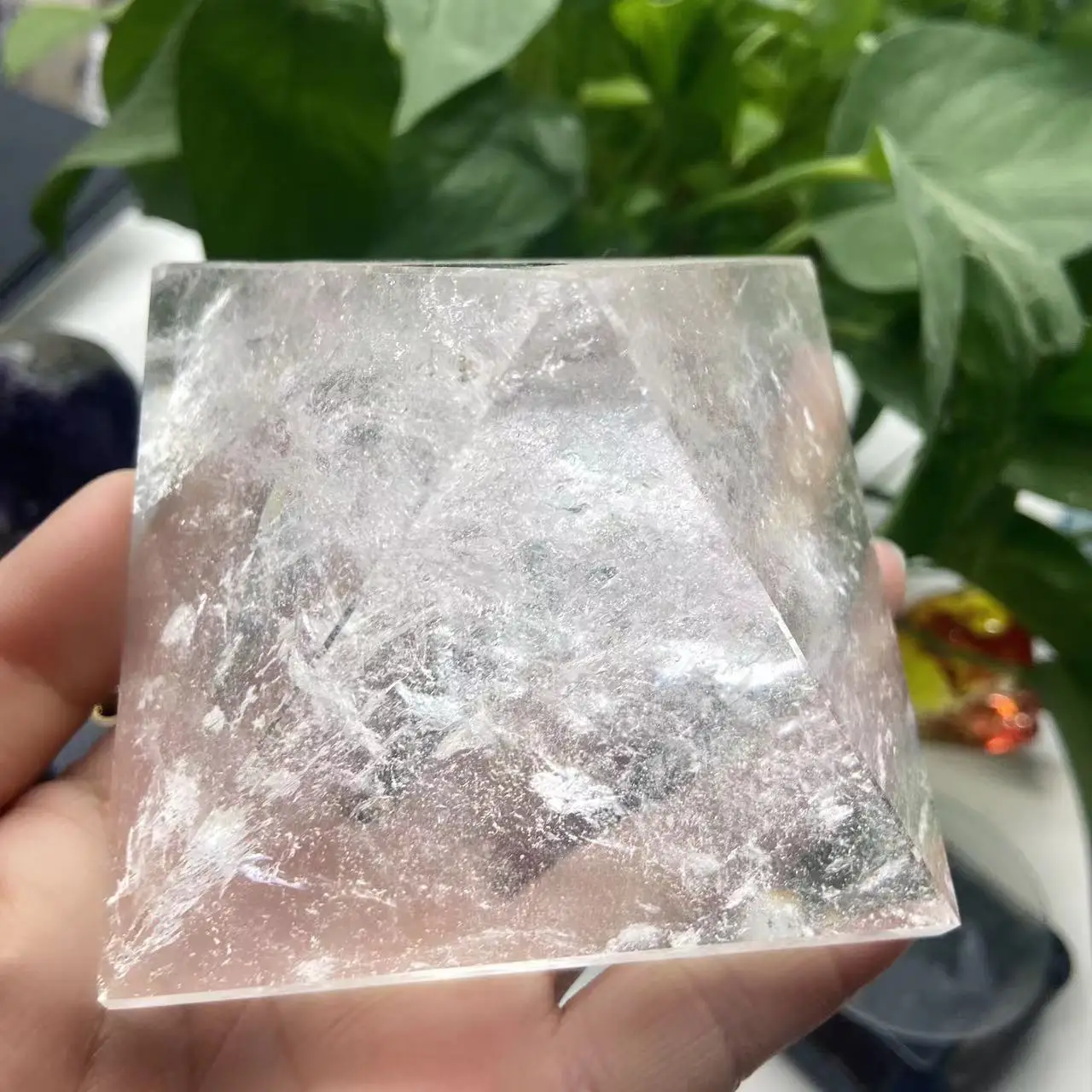 Natural transparent quartz Crystal Pyramid Clear Reiki Healing Raw stone Polished Energy Chakra Reiki White Crystal Point