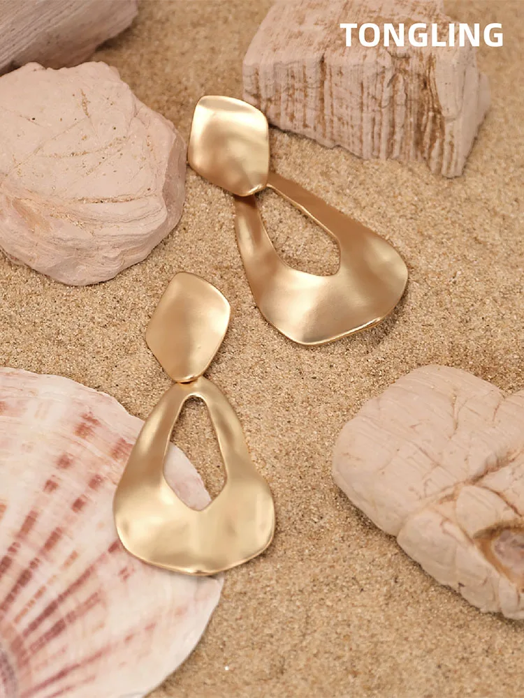 European and American Irregular Teardrop Long Clip on Earrings for Women Hyperbole Matte Hollow Dangle Earrings Fashion Jewelry