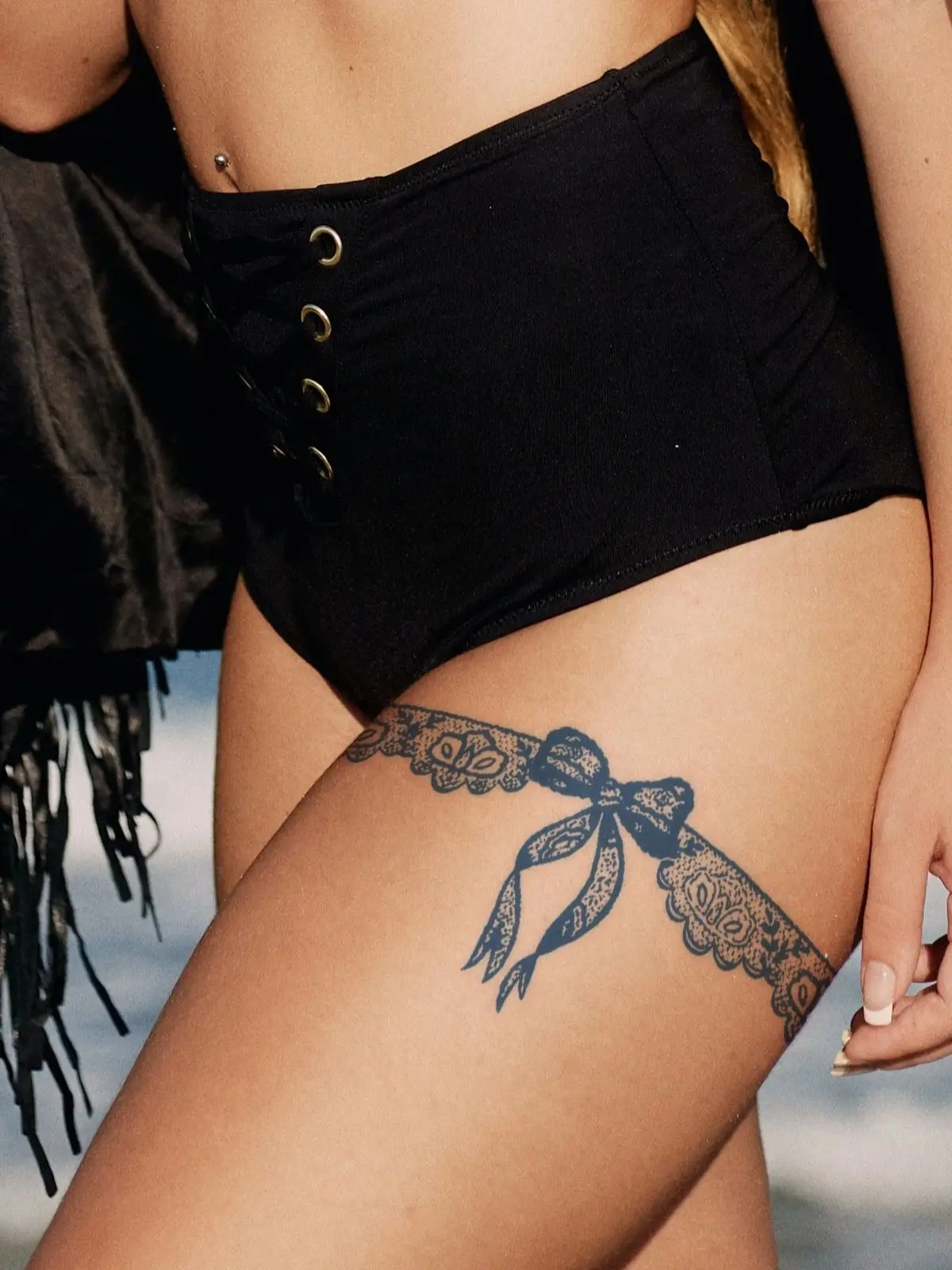 Autocollant de tatouage temporaire à motif nœud papillon, dentelle florale et rayures, à base de plantes, Non réfléchissant, peut durer jusqu'à deux semaines, 1/2 pièces