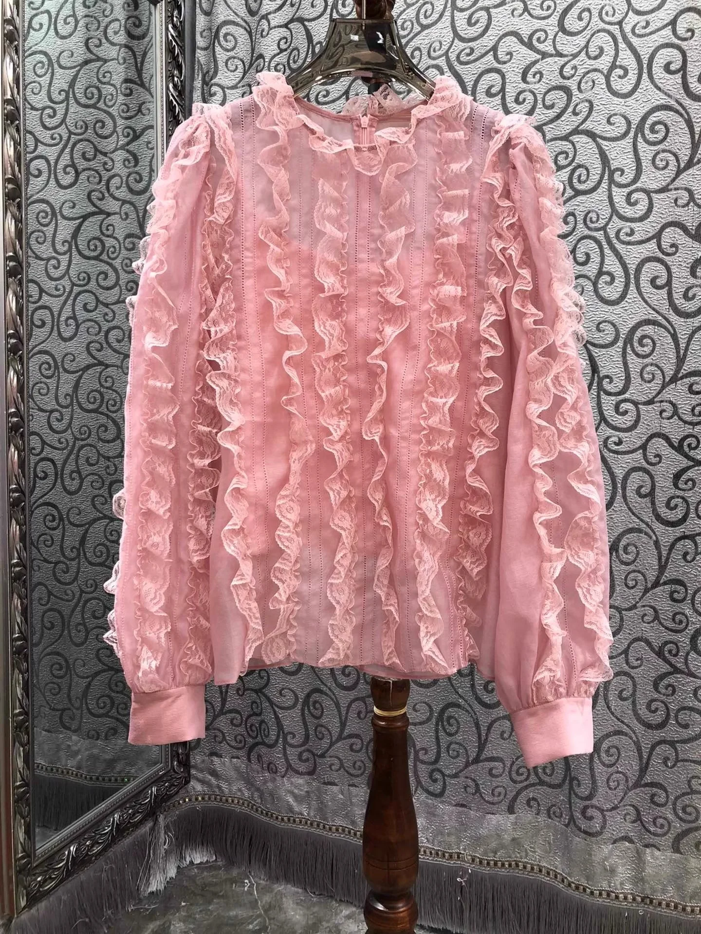 เสื้อเบลาส์คุณภาพสูง ดีไซน์ใหม่ ปี 2026 สไตล์ฤดูใบไม้ผลิ-ฤดูร้อน สำหรับผู้หญิง แต่งระบายลูกไม้ลายดอกไม้ ผ้าไหมผสมคอตตอน แขนยาว