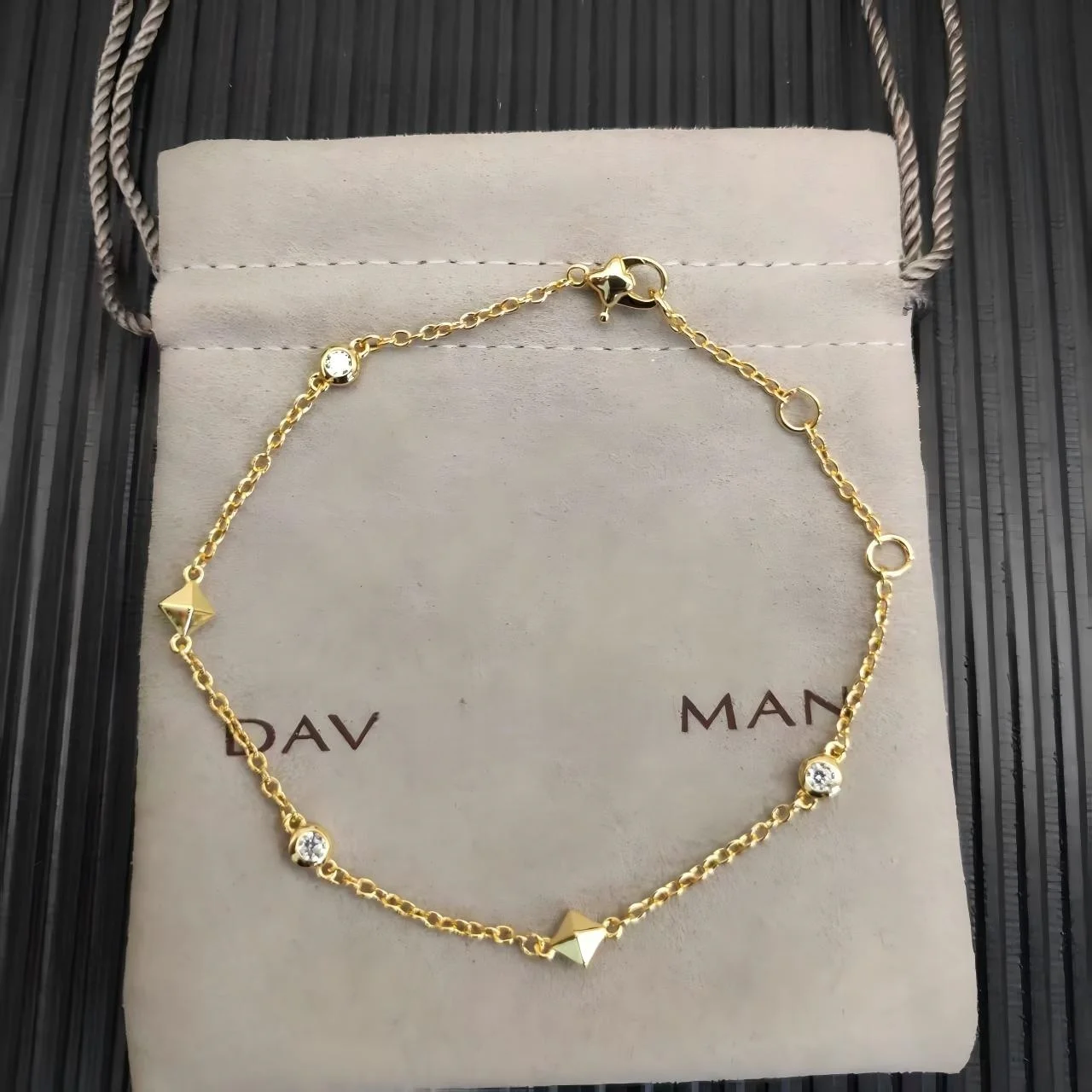 2025 نمط جديد DY سوار للرجال والنساء زوجين عصري ورجعي مزاجه بسيط لارتداء اليومي سوار Charm