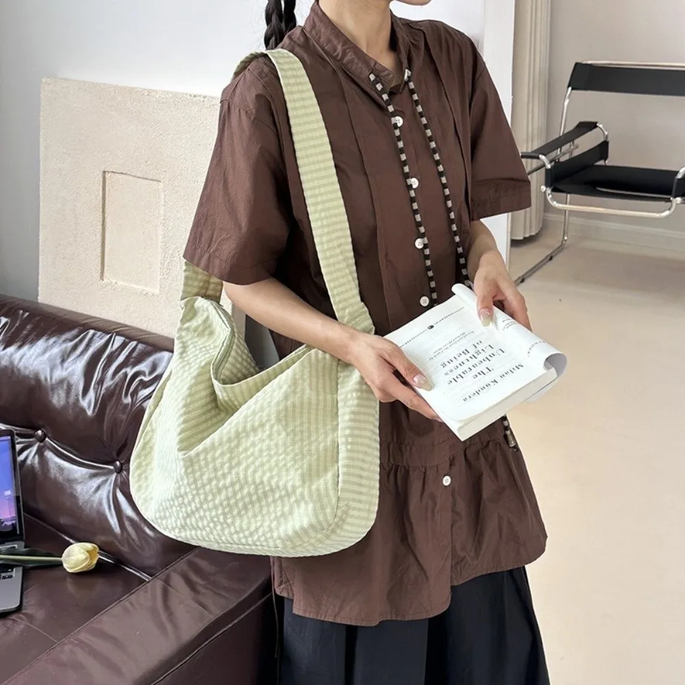 

Trendy Nylon Plaid Shoulder Bag Large Capacity Light Weight Striped Tote Bag Commut Casual Crossbody Bags Girls