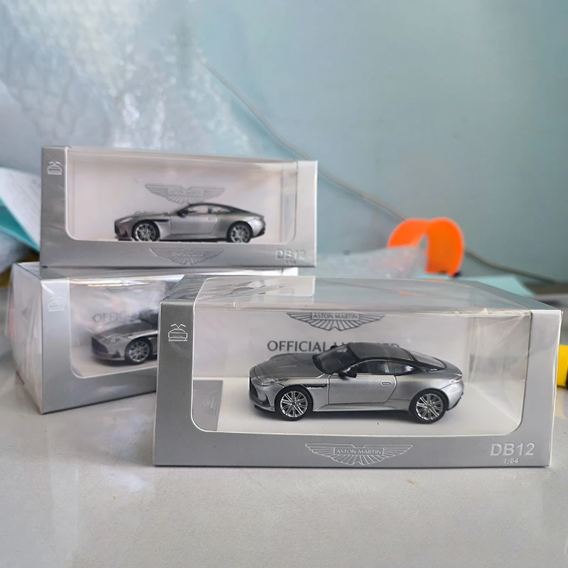 Aston Martin-modelo de coche de aleación DB12, juguete coleccionable, simulación de recuerdo, adornos de exhibición, escala 1/64