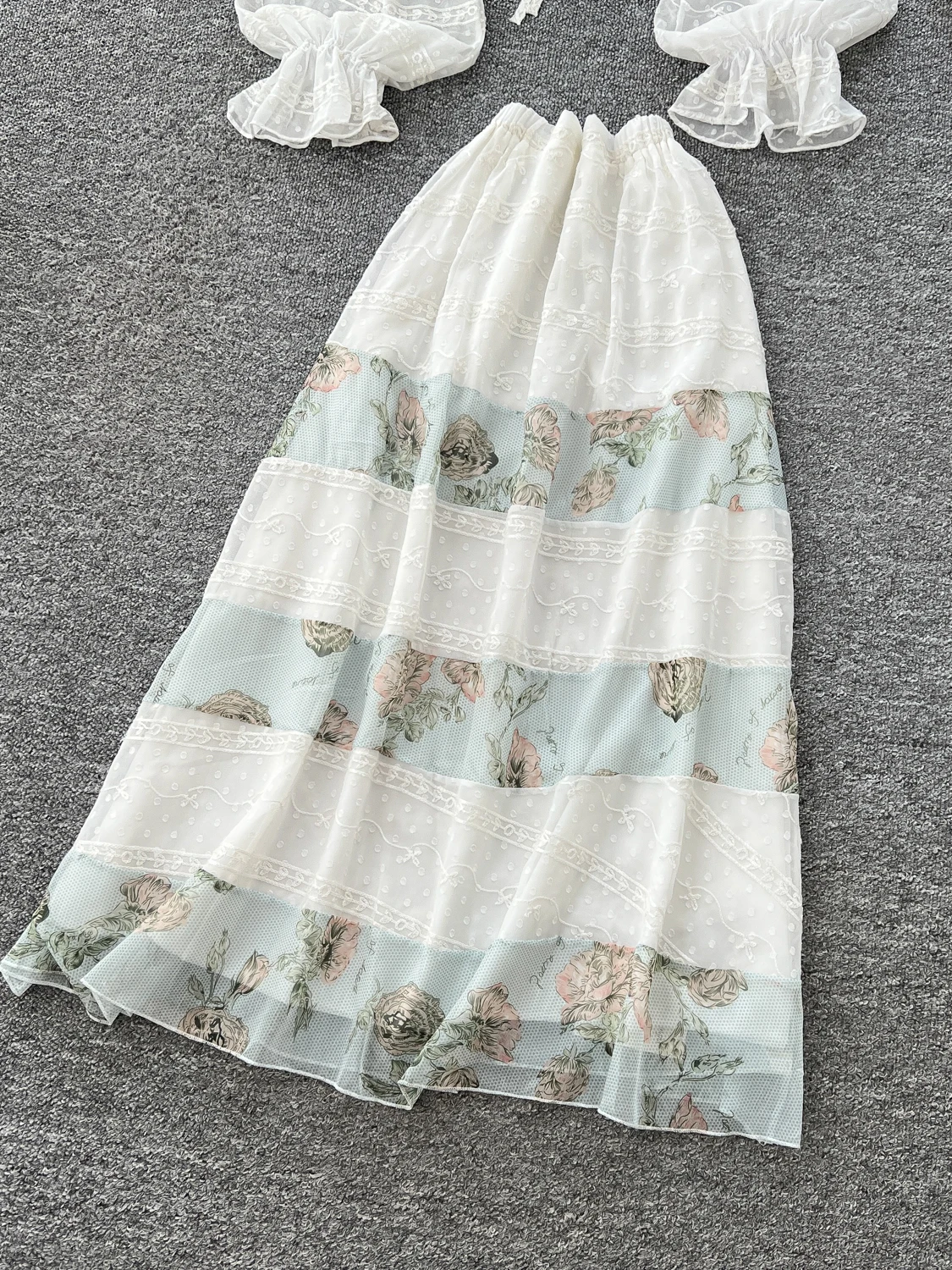 Hoch taillierter Chiffon-F-Rock mit Blumendruck und Bauchnabel-Belichtung, langes Sve-Überzug-Set für Damen für den Sommerurlaub