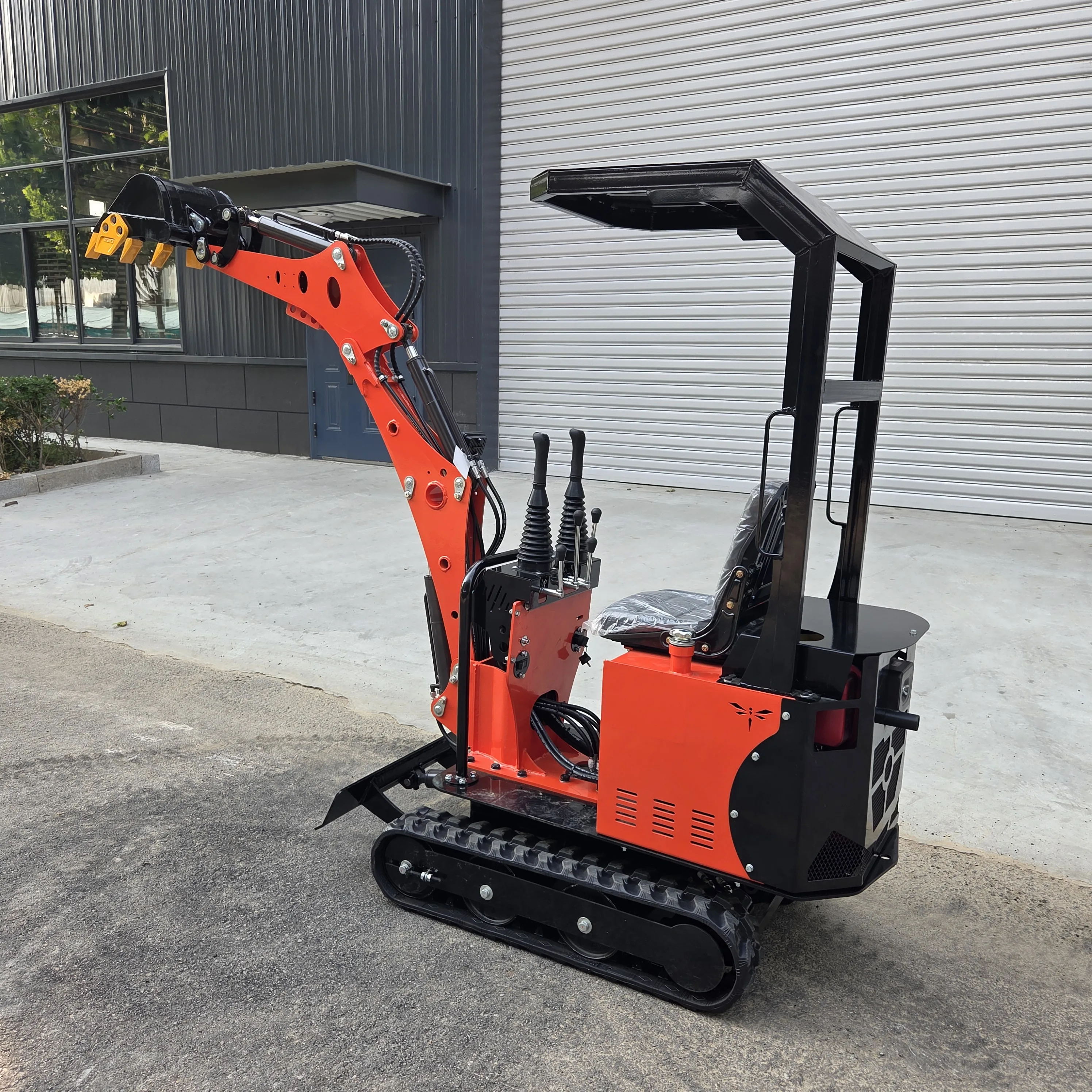 ZNW - 08 Miniescavadeira para casa, folga máxima de descarga de 1600 mm, eficiente para trabalho de movimento e escavação do solo no quintal doméstico