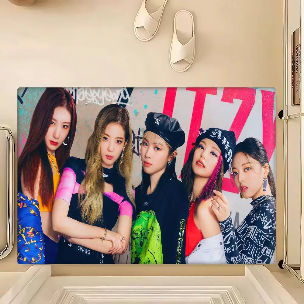 I-Itzy Girls Entrance Door Mat Washable Non-Slip Living Room Sofa Chairs Area Mat Kitchen Welcome Doormat
