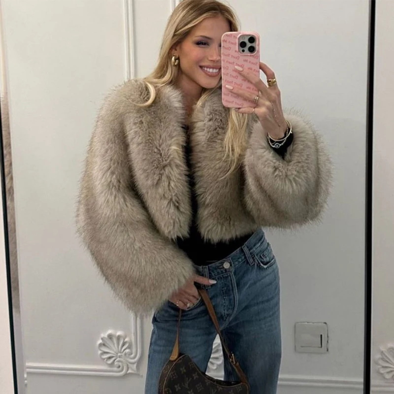 Luxury Designer Gardient Cropped Faux Fur Coat Women 2023 Winter Street Iconic Brand Fashion Fluffy Short Fur Jacket Overcoats