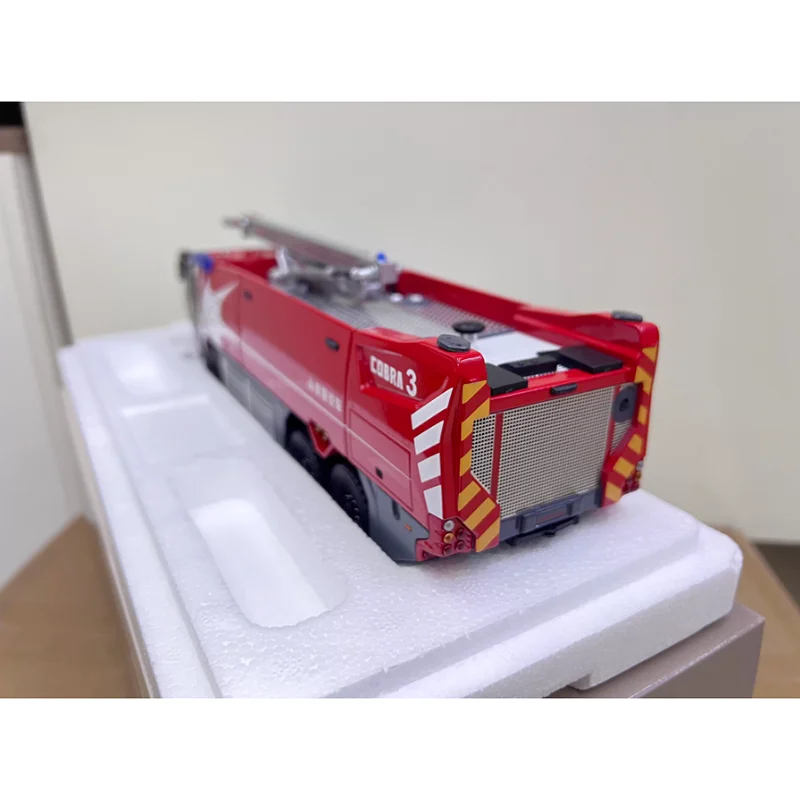 Diecast escala 1:43 COBRA 3 aeropuerto espuma principal motor de bomberos aleación modelo de coche colección adornos de recuerdo regalo de exhibición