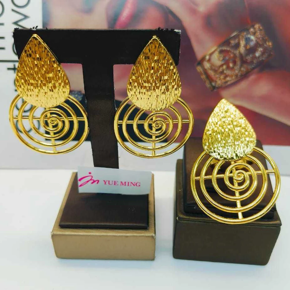 

Dubai Gold Color Earrings Ring Set for Weddings Luxury Hollow Out Design Clip Earrings Cocktail Ring for Nigerian Jewelry Gifts