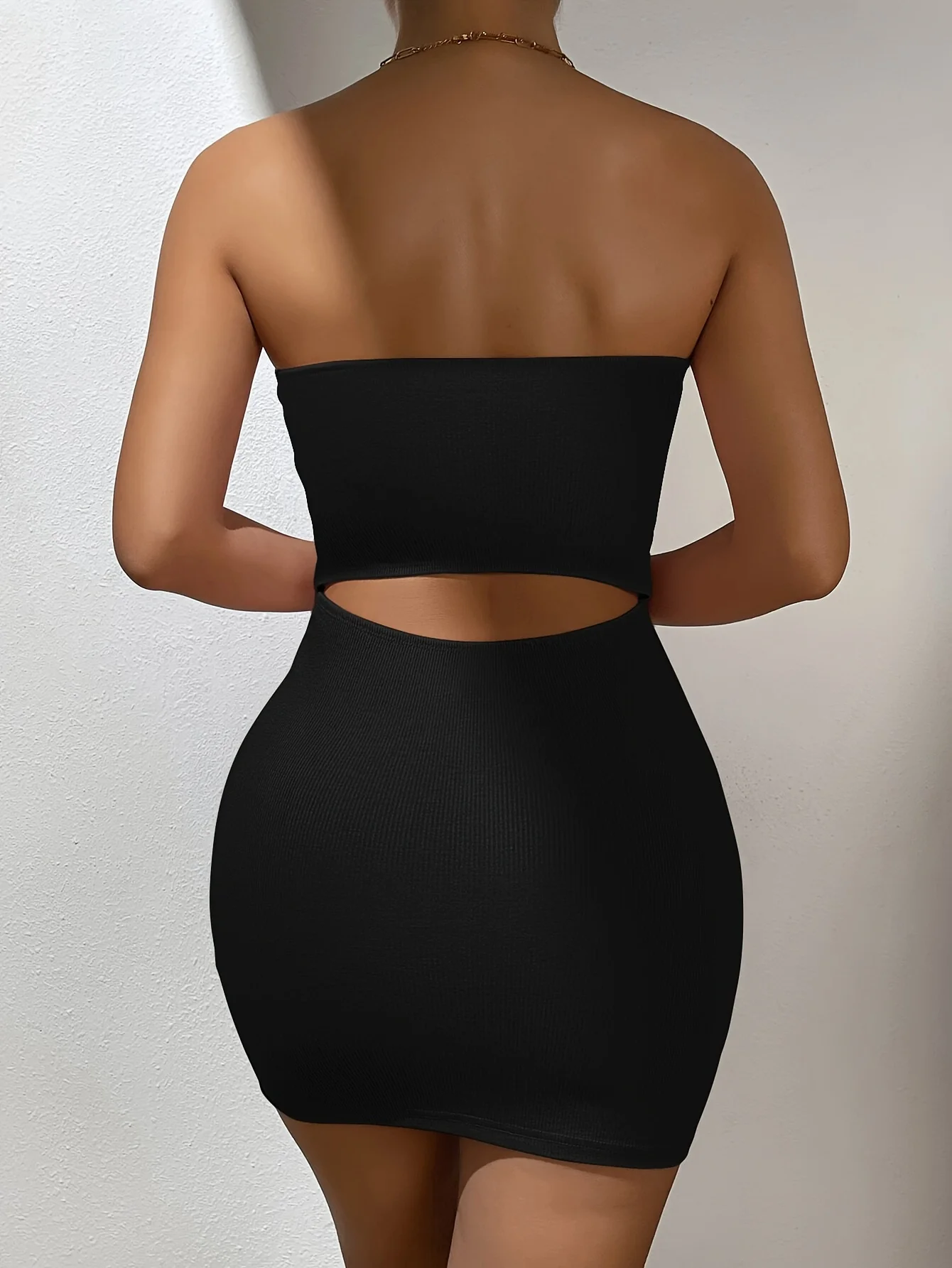 Women Strapless Tube Mini Dress Ruched Front Ribbed Knit Bodycon Short Dress Sleeveless Slim Fit Night Club Party Evening Outfit