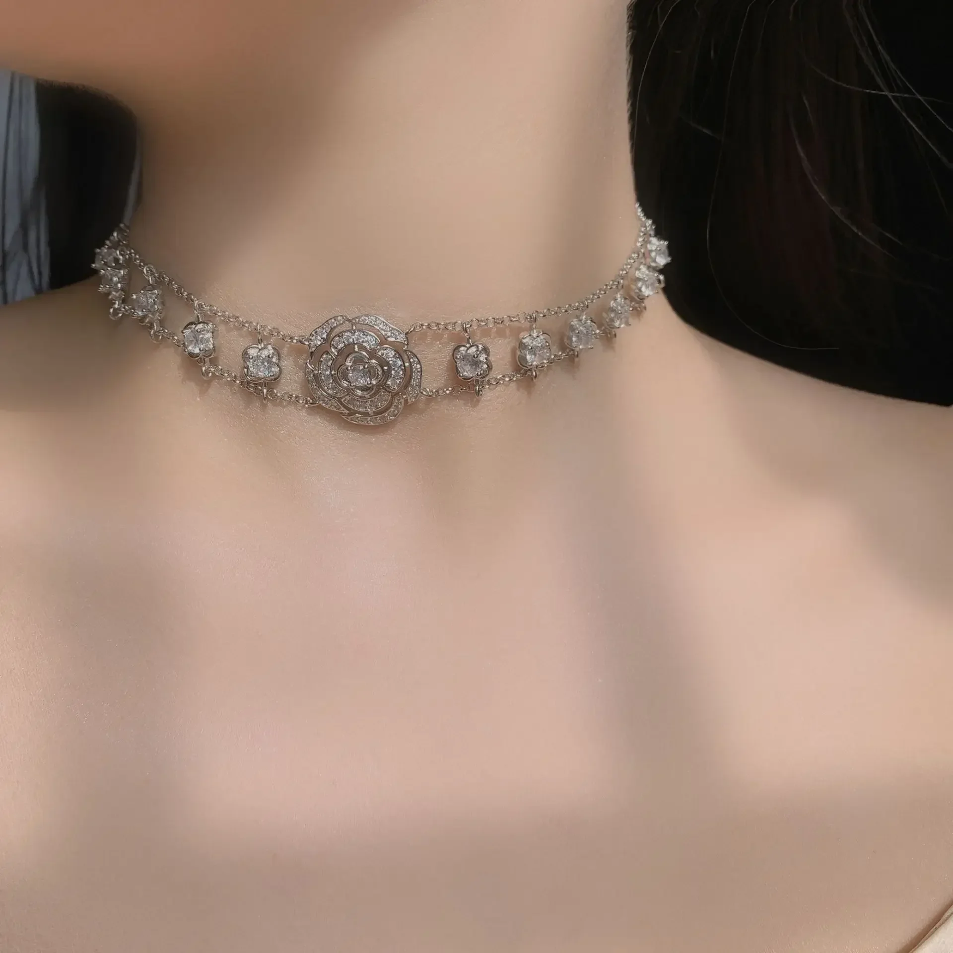 

MDL Moissa!ite Style Xiao Xiangfeng Style Camellia Bracelet Light Luxury Niche High Design Rose Anklet Dual-use Model Set