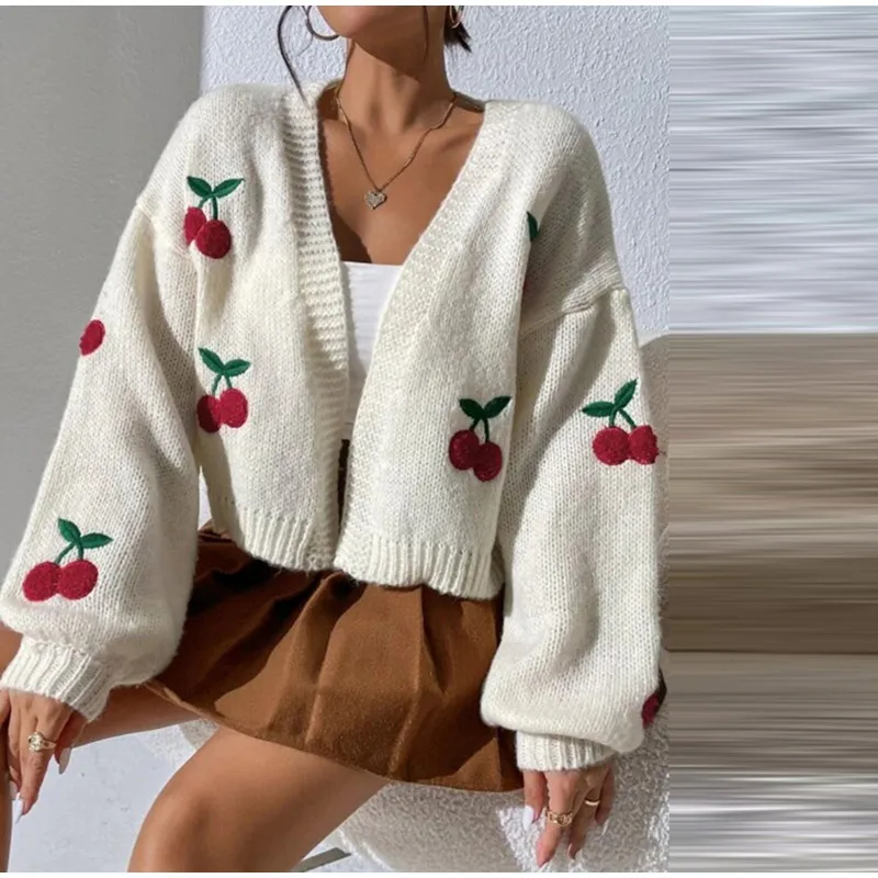 2024 autunno inverno nuovo dolce maglione con scollo a v Beige fragola decorato Cardigan moda maglione lavorato a maglia con bottoni larghi