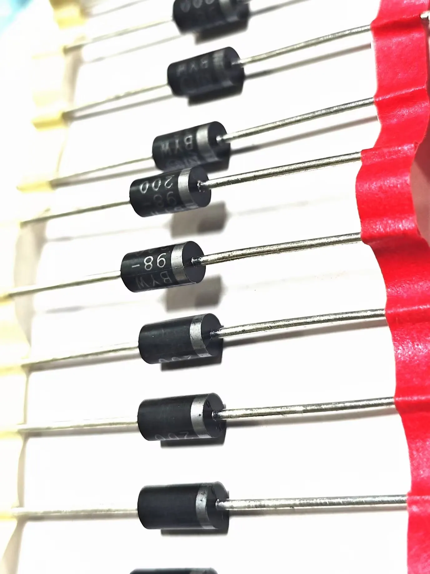 100PCS BYW98-200 High Efficiency Fast Recovery Rectifier Diode In-Line Package DO-201AD