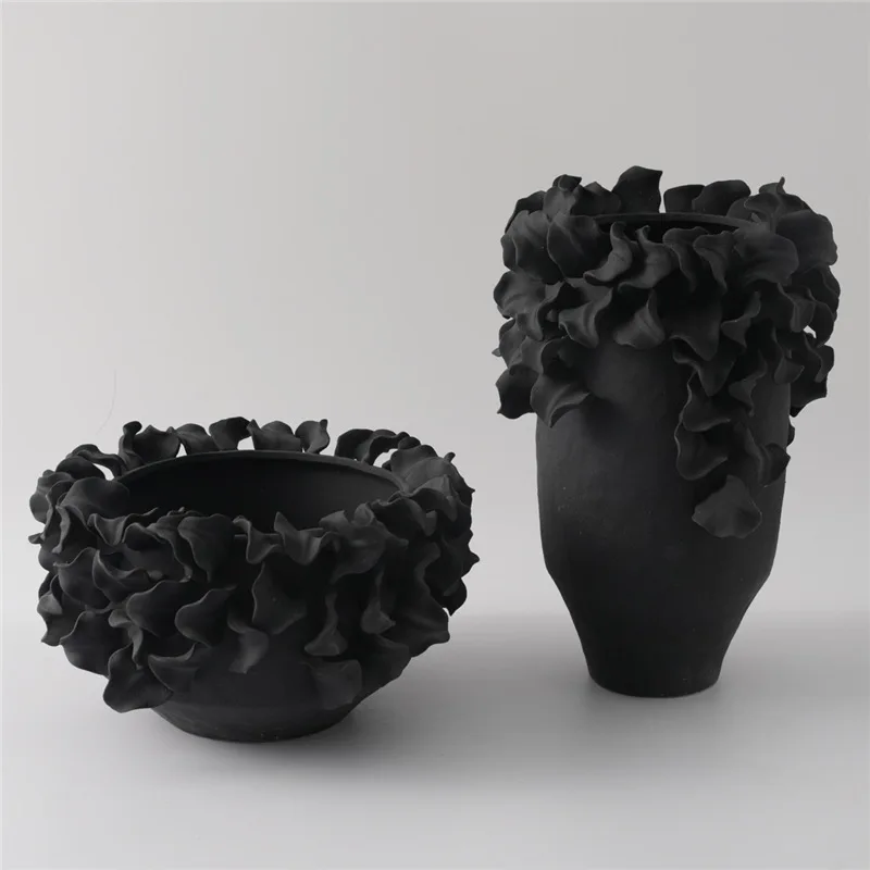 Modern simple hand-squeezed lace ceramic vase art ornament model house B & B hotel dried flower ornament
